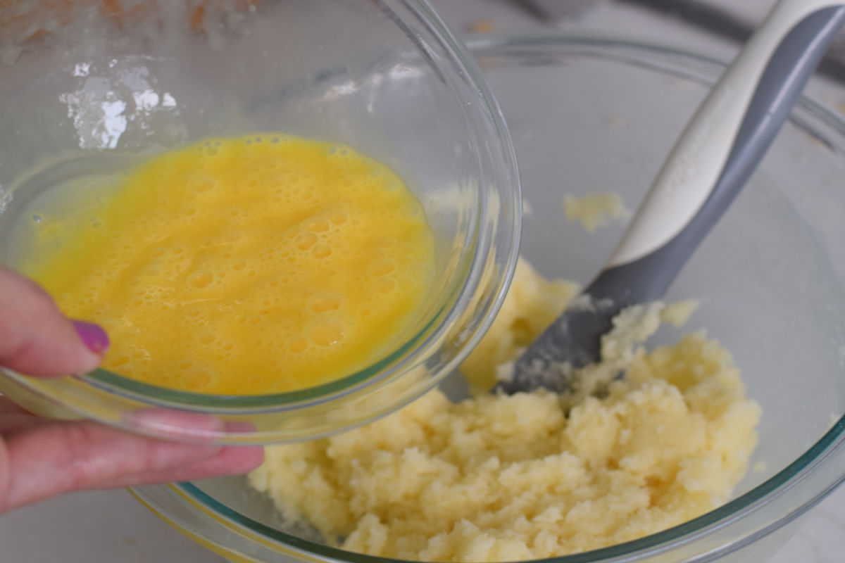making buttermilk pie adding eggs
